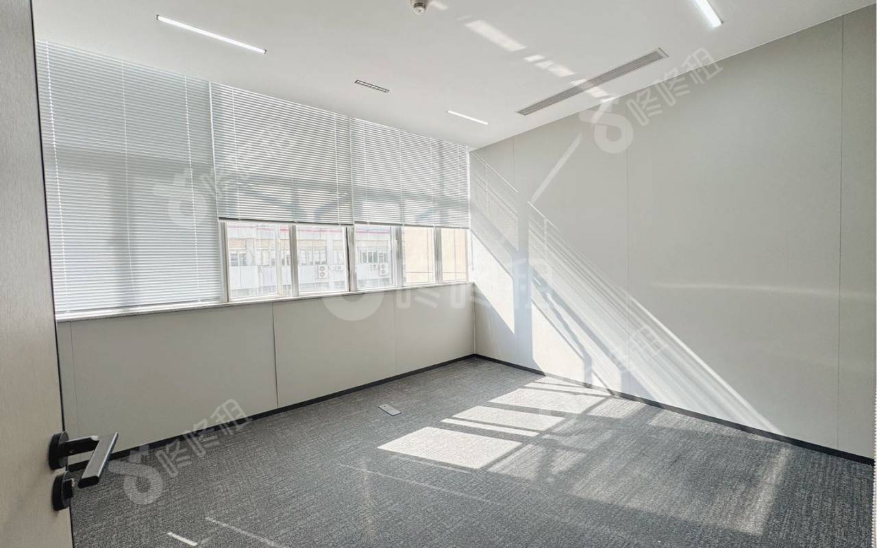 长园新材料港_168平_豪装_办公室隔间