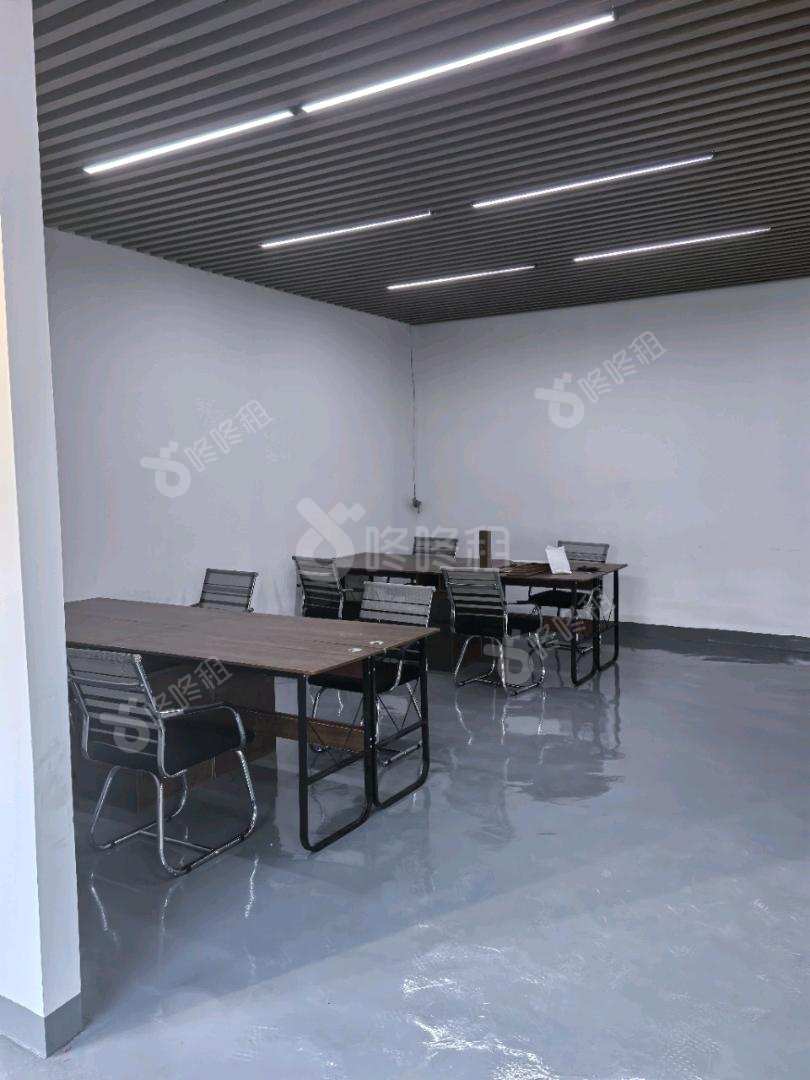 宝能科技园_136平_精装_办公室开间
