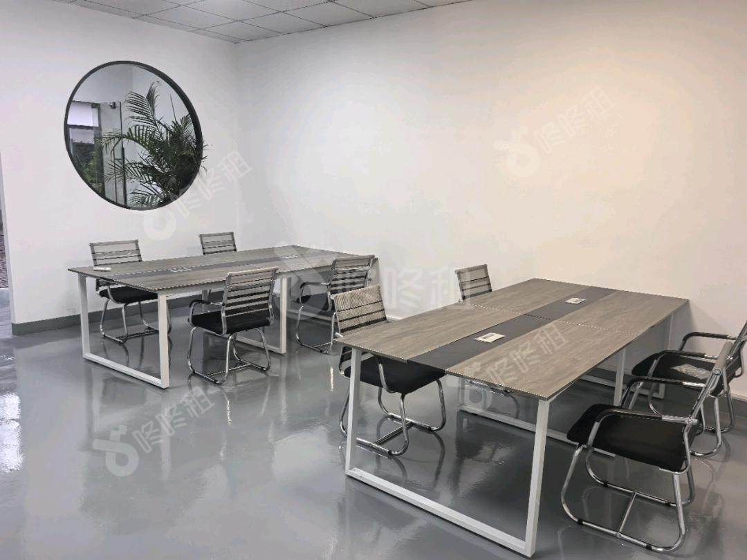 宝能科技园_136平_精装_办公室开间