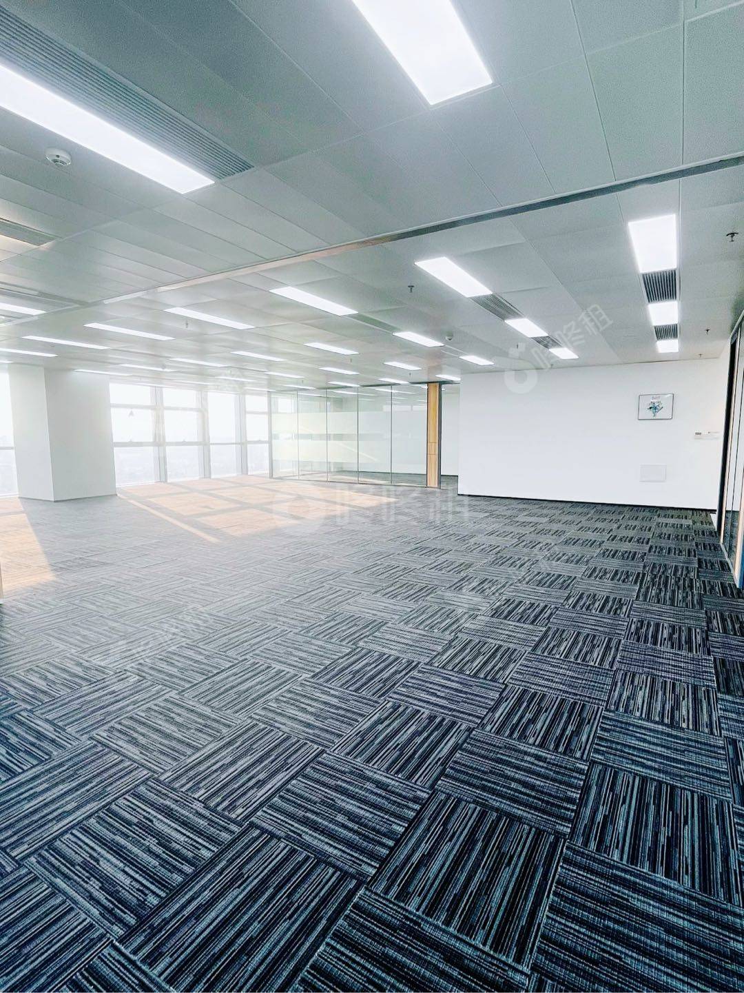 众冠时代广场_479平_精装_办公室开间