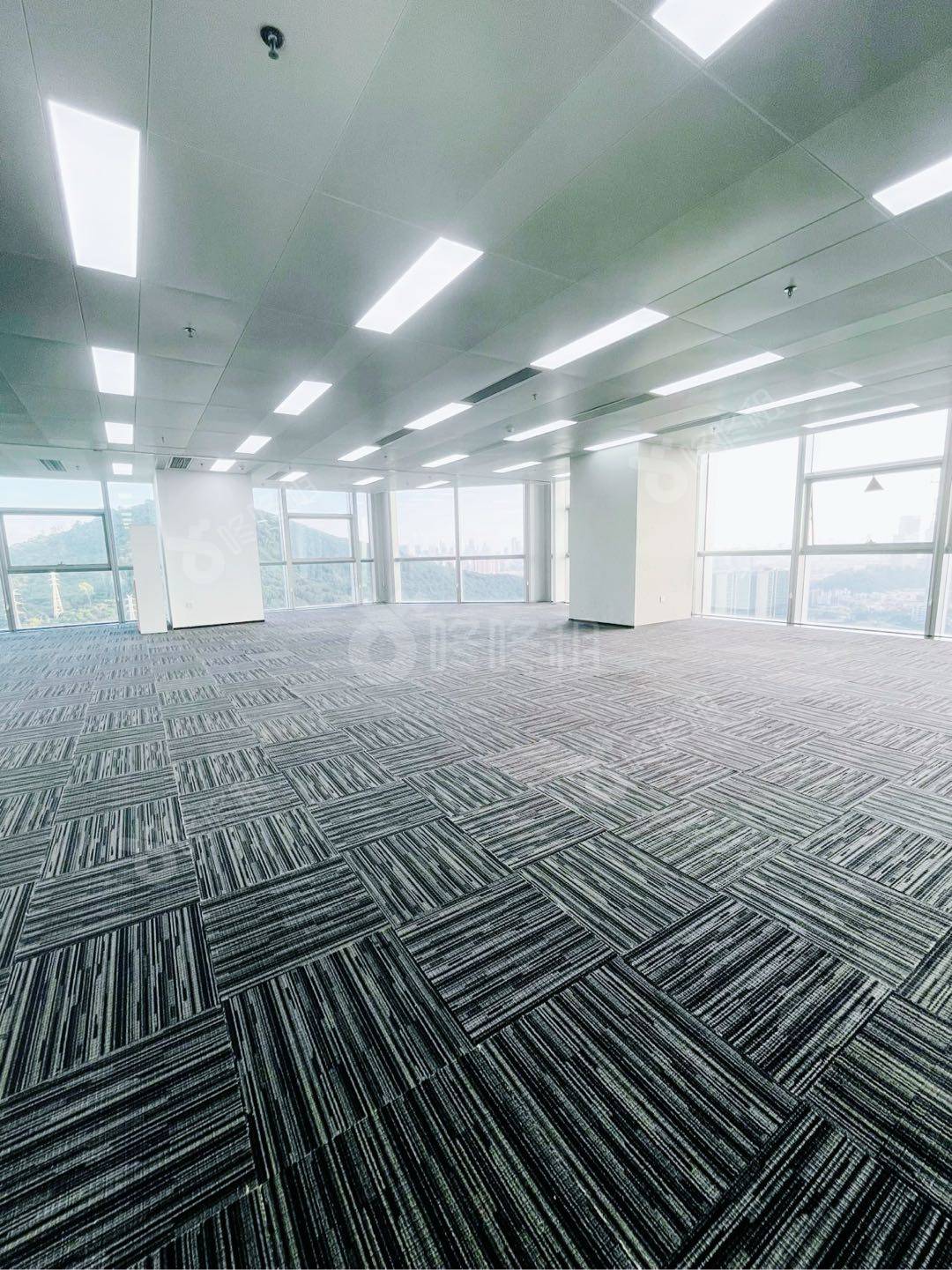 众冠时代广场_479平_精装_办公室开间