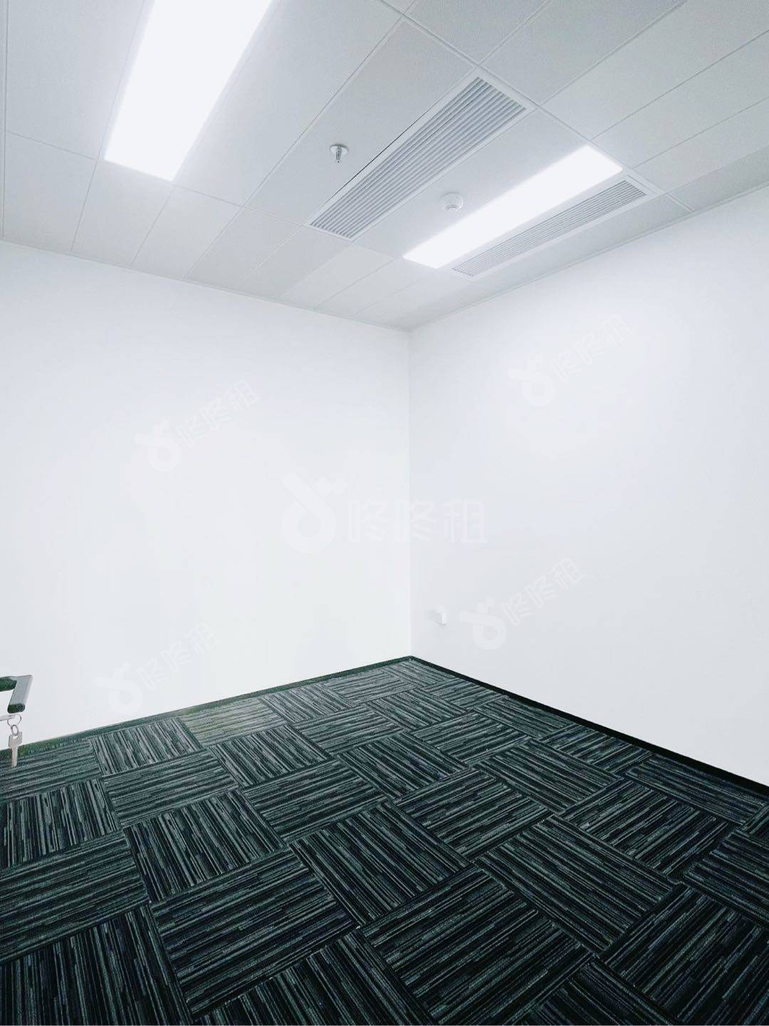 众冠时代广场_479平_精装_办公室隔间