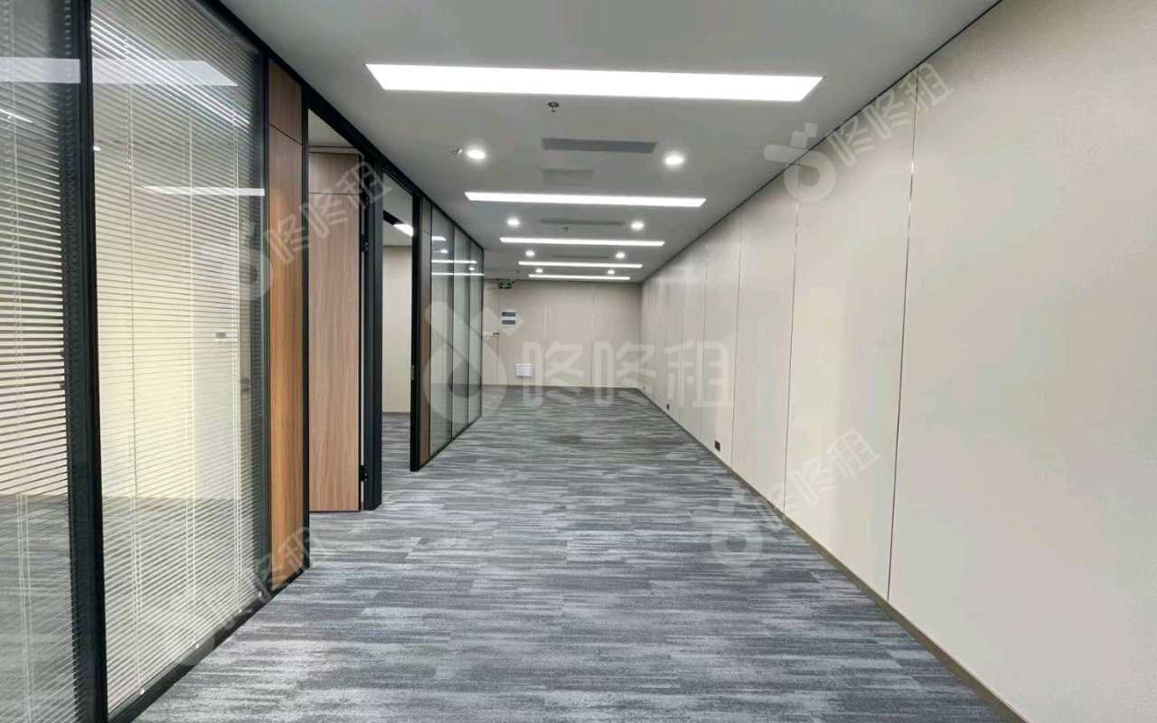 龙华设计产业园_190平_精装_办公室开间
