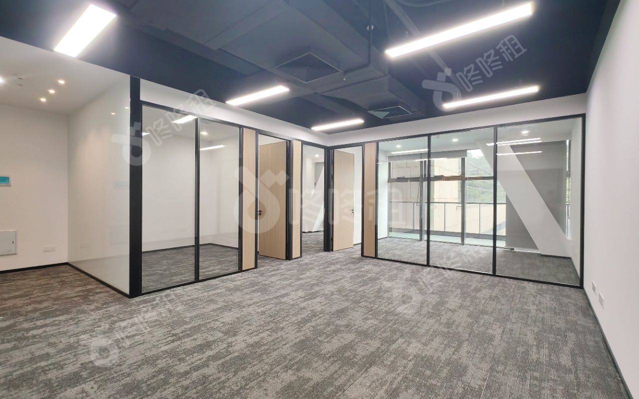 朗峻广场_136.02平_精装_办公室开间