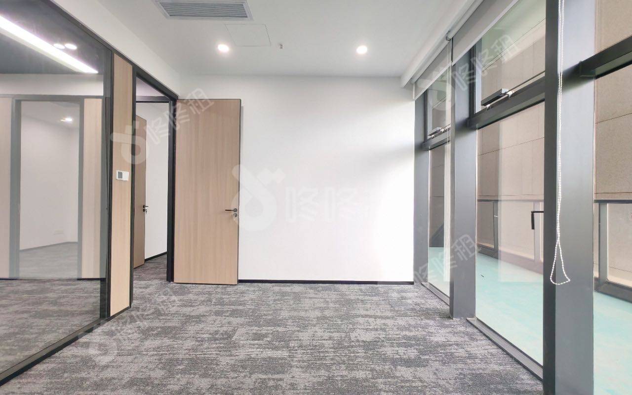 朗峻广场_136.02平_精装_办公室隔间