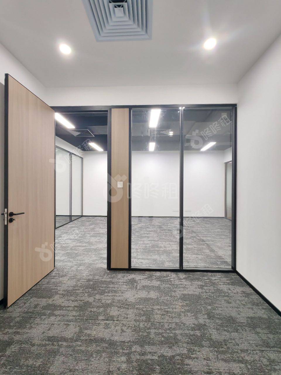 朗峻广场_136.02平_精装_办公室隔间