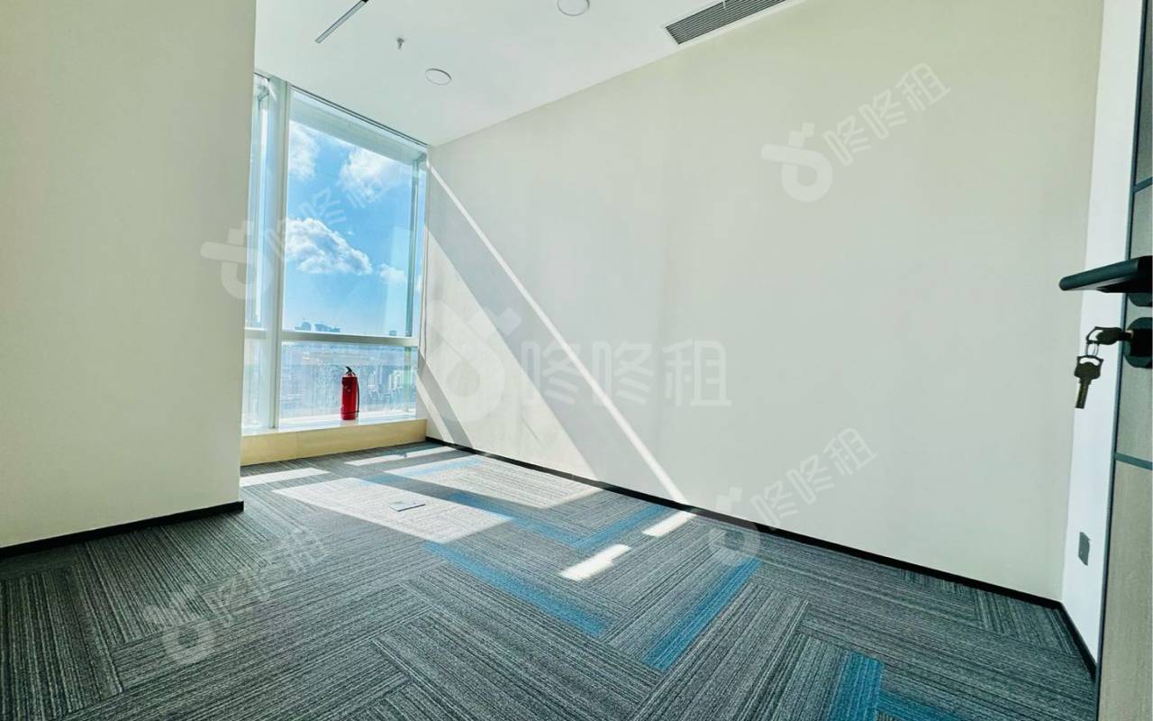 中洲控股中心_168平_精装_办公室隔间