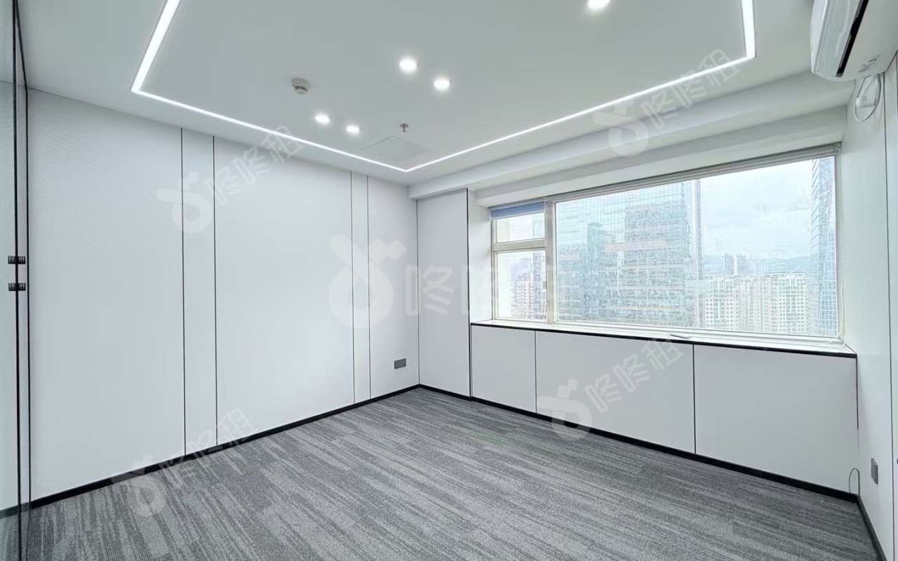 英龙展业大厦_83平_精装_办公室隔间