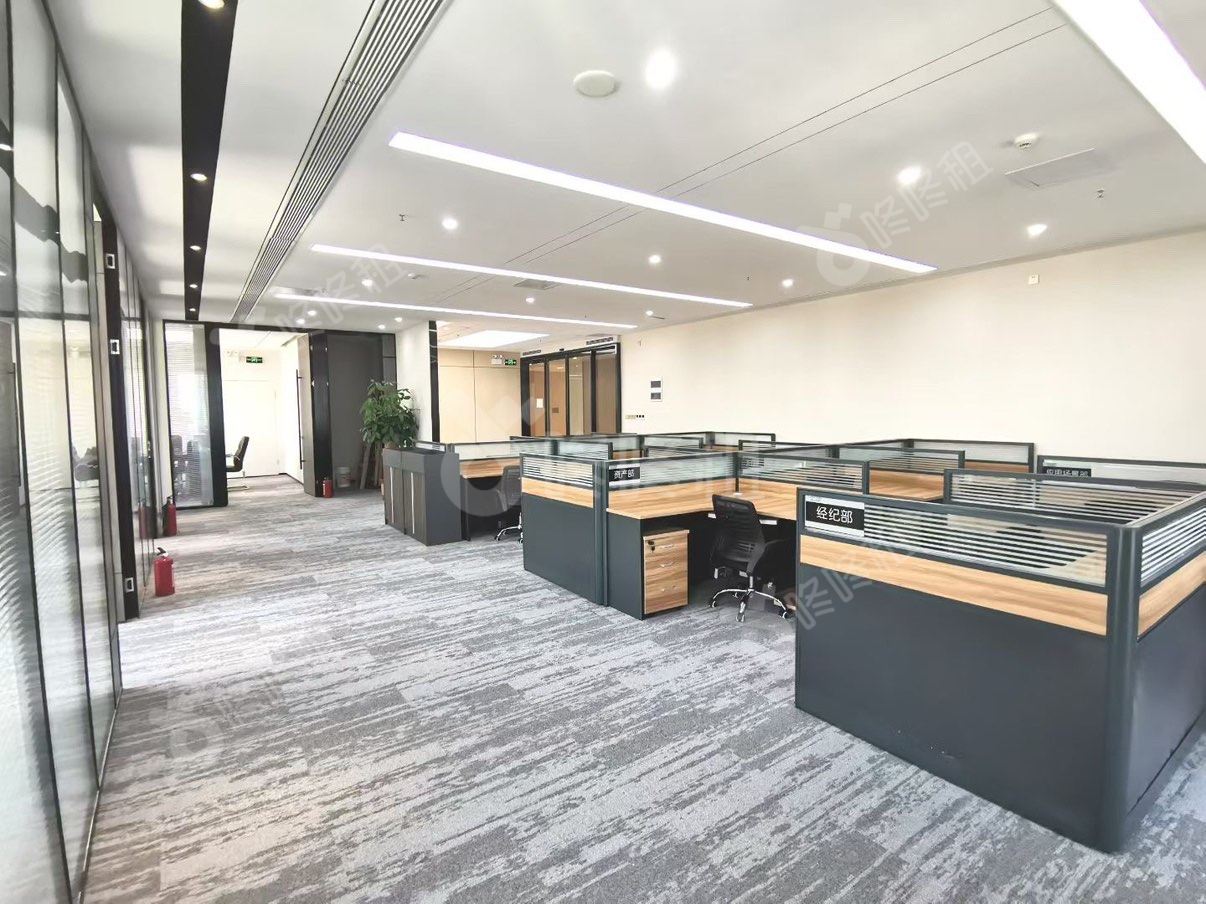 宝中卓越时代广场_360平_精装_办公室开间