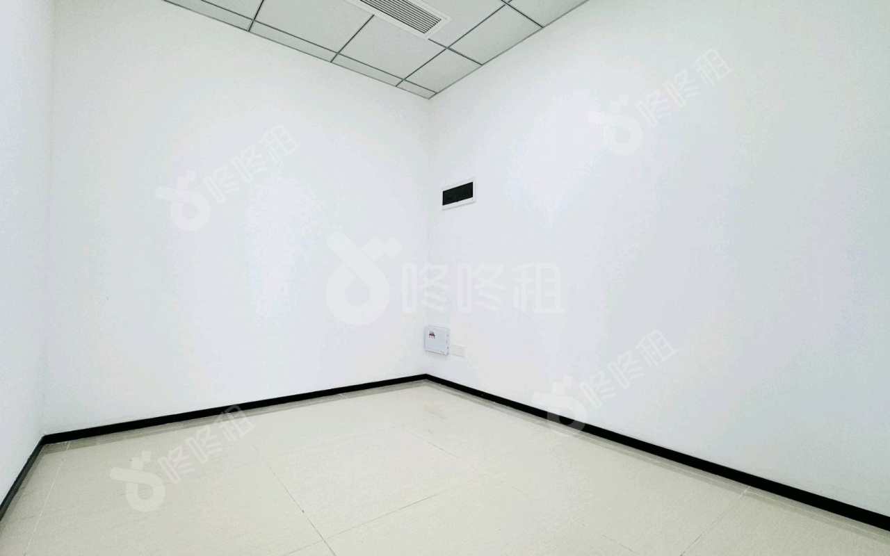 塘尾股份商务大厦_288平_精装_办公室隔间