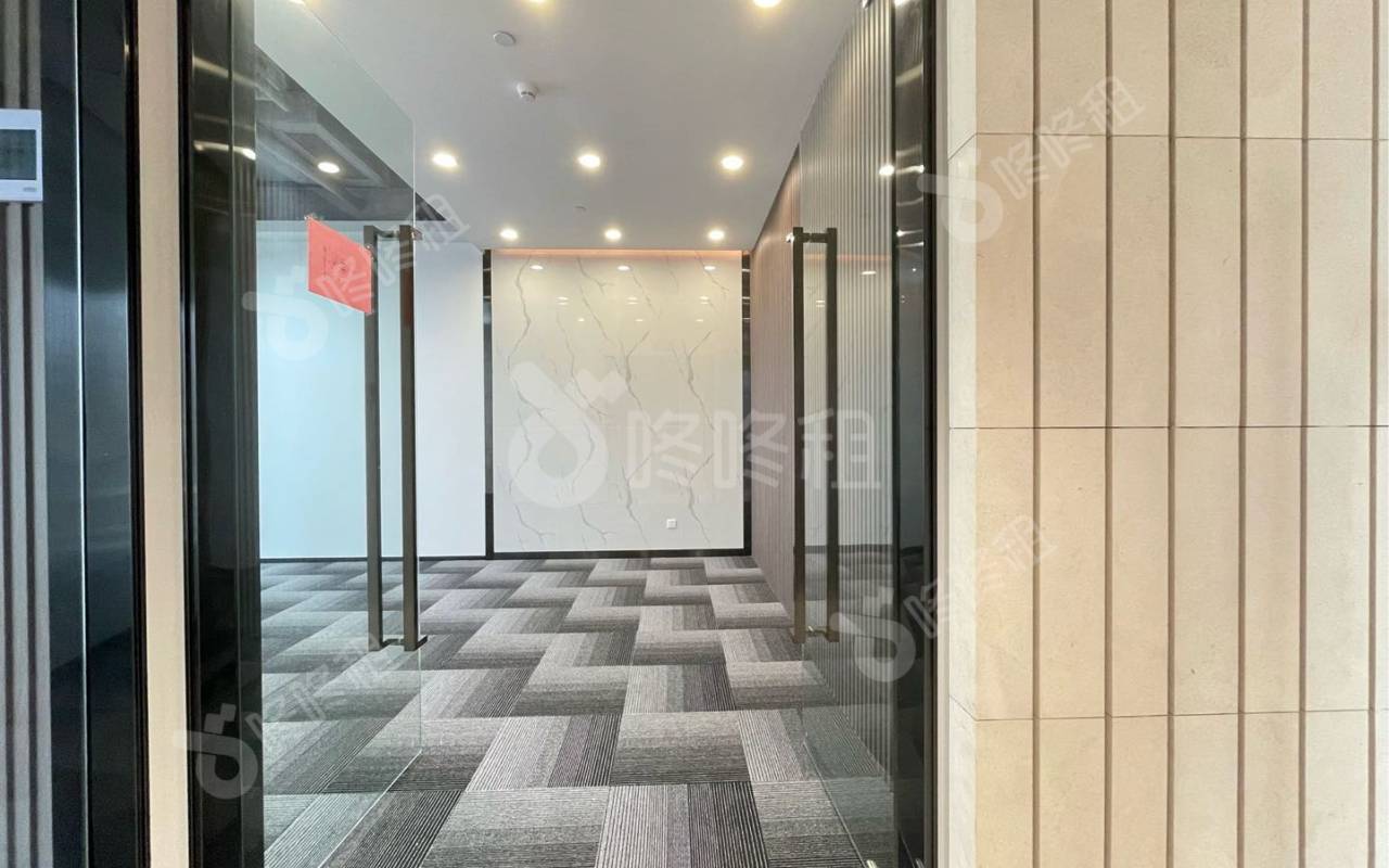 华联城市中心_68平_精装_办公室开间