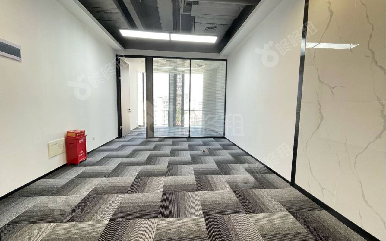 华联城市中心_68平_精装_办公室开间