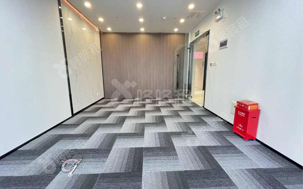 华联城市中心_68平_精装_办公室开间