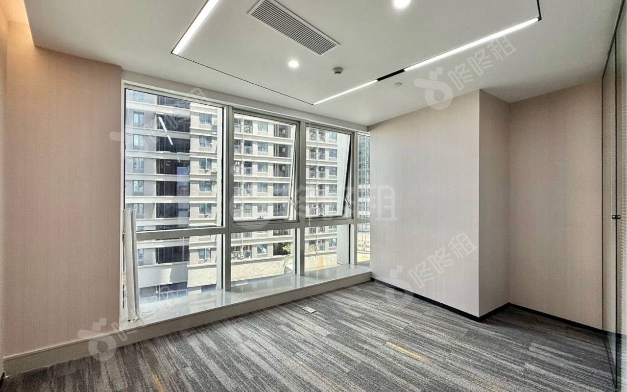 华润置地大厦_78平_精装_办公室隔间