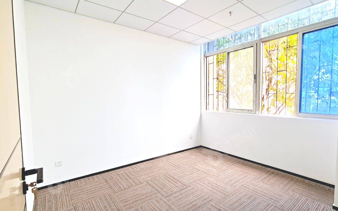 园西工业区_188平_精装_办公室隔间