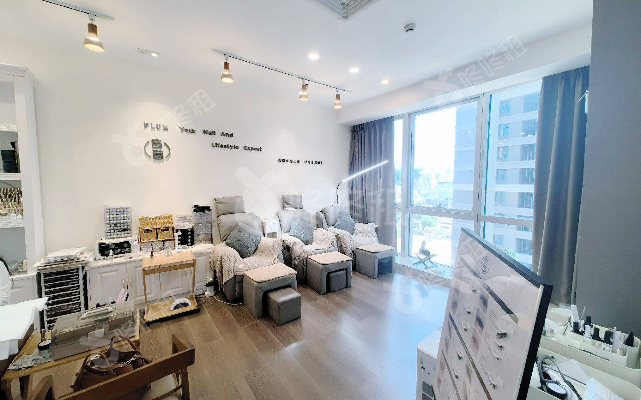 华润置地大厦_173平_精装_办公室开间