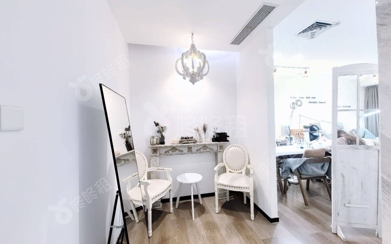 华润置地大厦_173平_精装_办公室开间