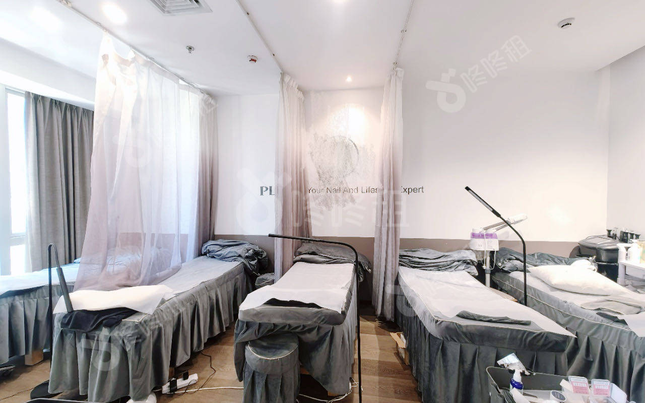 华润置地大厦_173平_精装_办公室开间