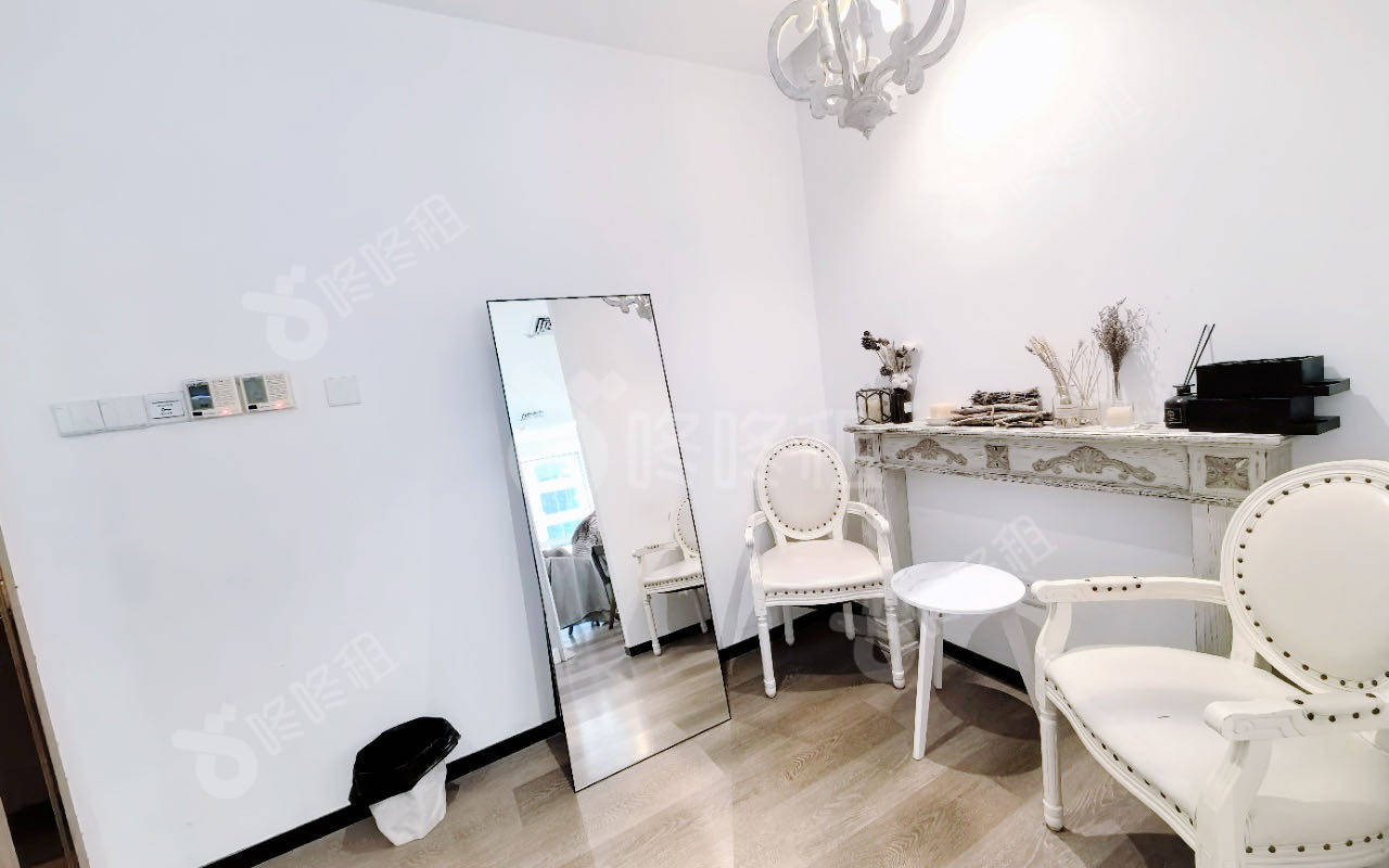 华润置地大厦_173平_精装_办公室开间