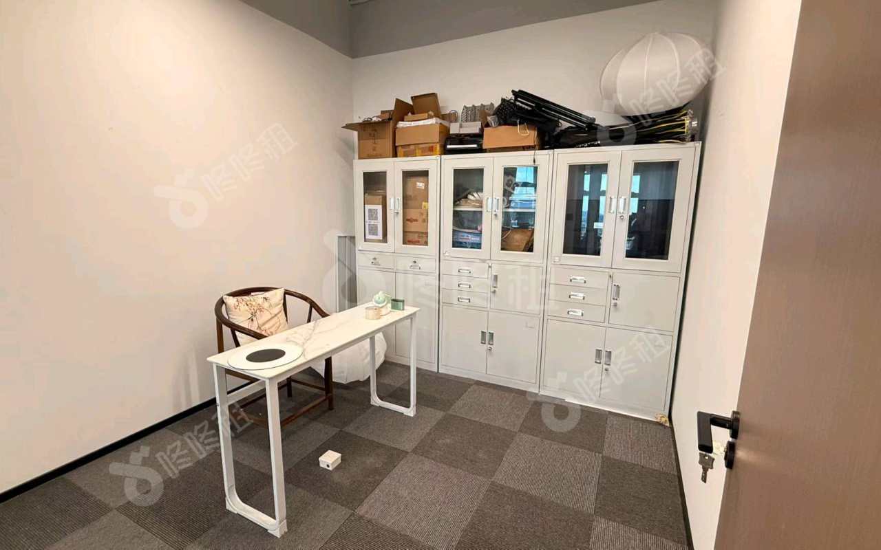 唐商科技大厦_177平_精装_办公室隔间