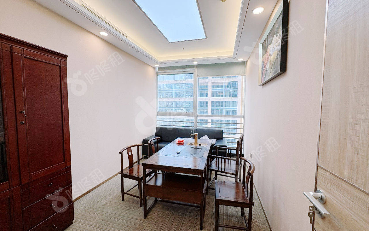 现代国际大厦_238平_精装_办公室隔间