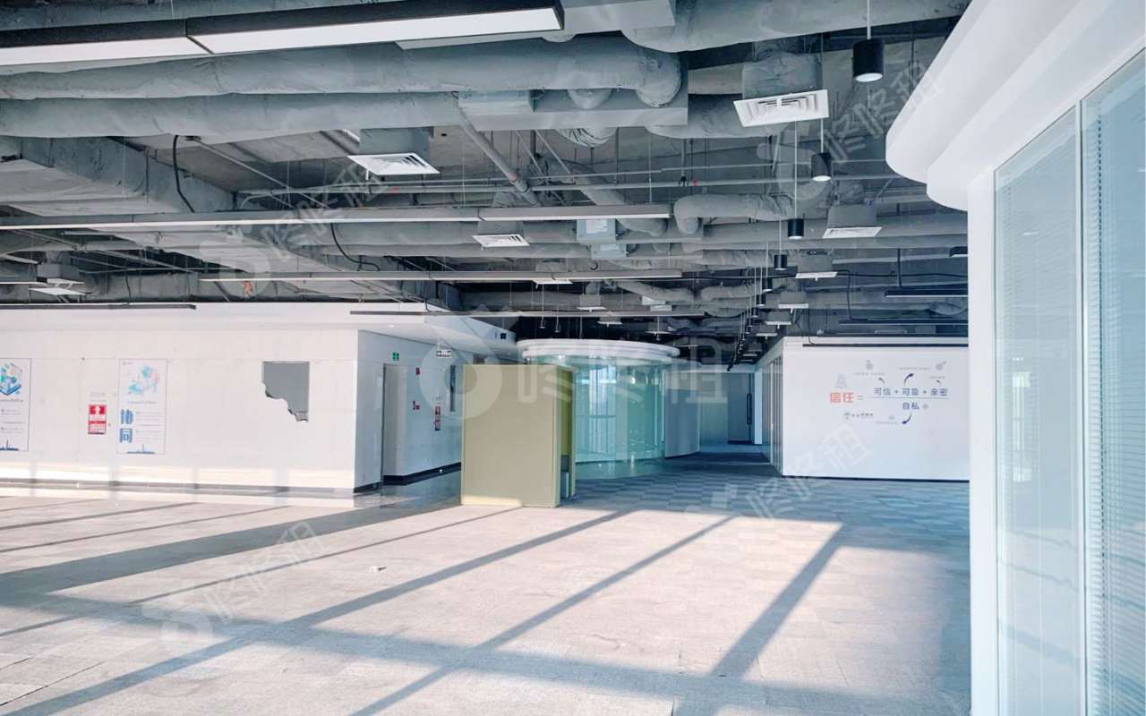 香江金融中心_2200平_精装_办公室开间