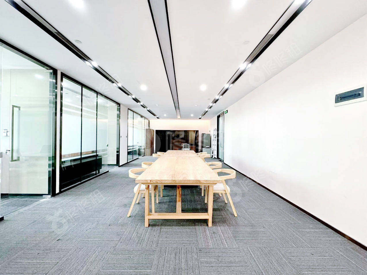 香江金融中心_284.58平_精装_办公室开间