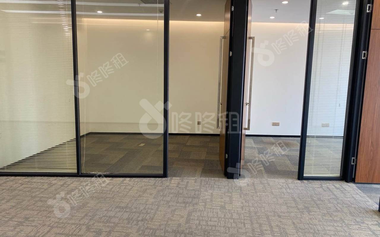 卓越前海壹号_185平_精装_办公室隔间