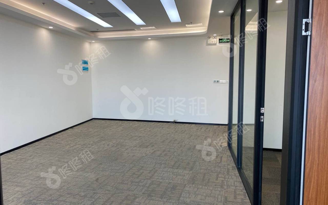 卓越前海壹号_185平_精装_办公室开间
