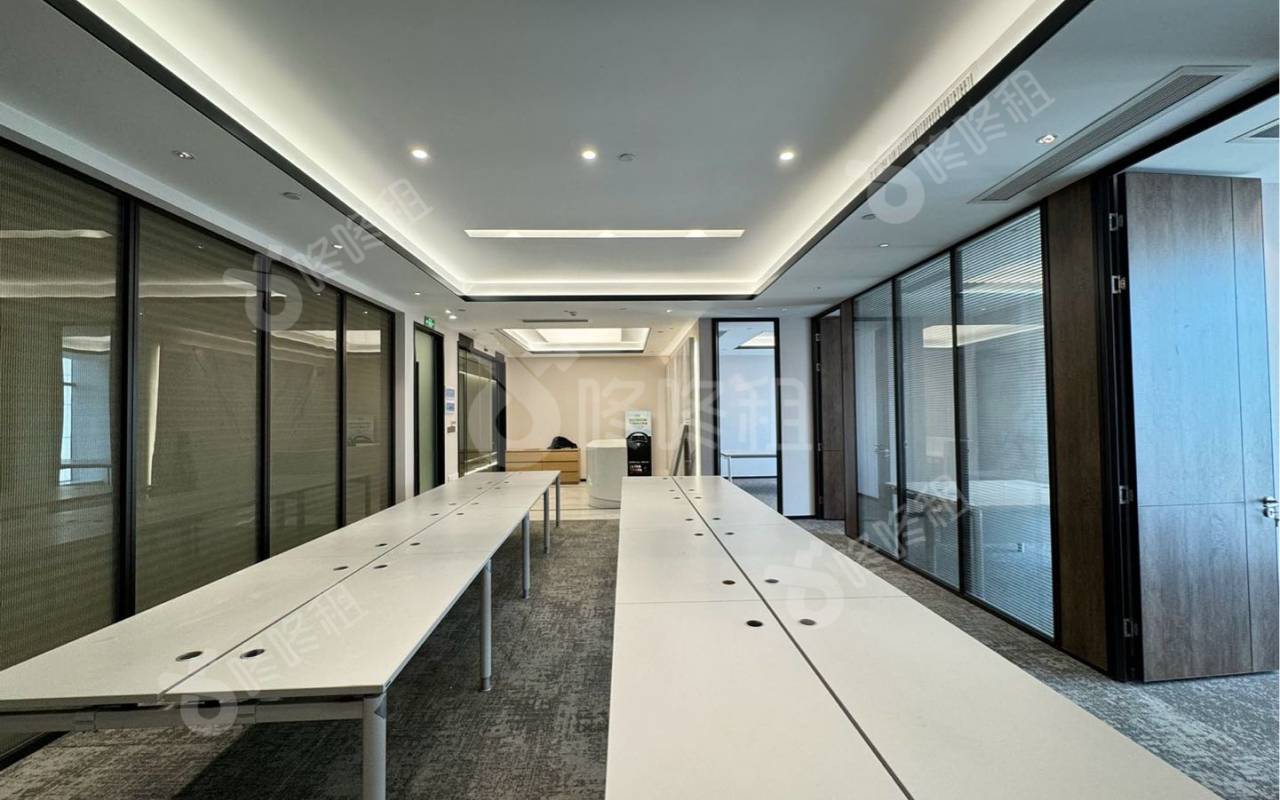 前海HOP国际_237平_精装_办公室开间