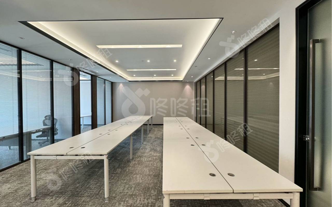 前海HOP国际_237平_精装_办公室开间