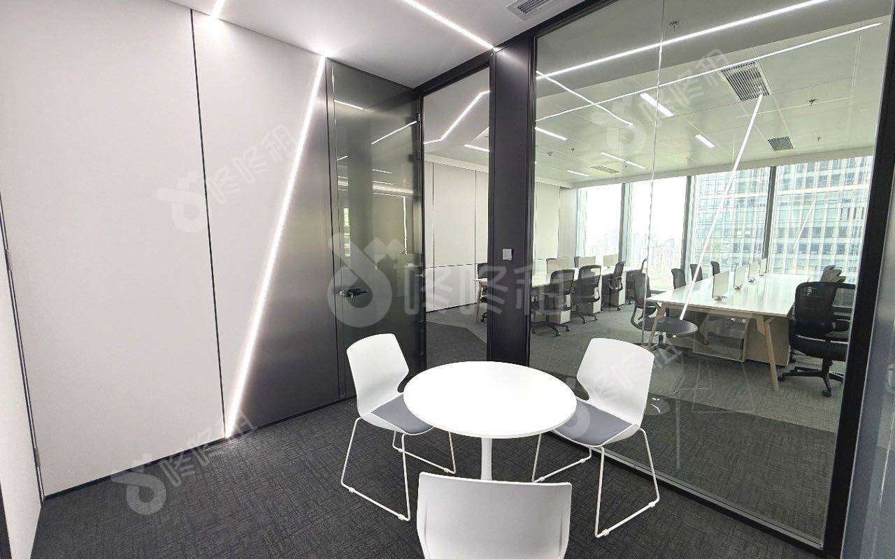 前海鸿荣源中心_423平_精装_办公室隔间