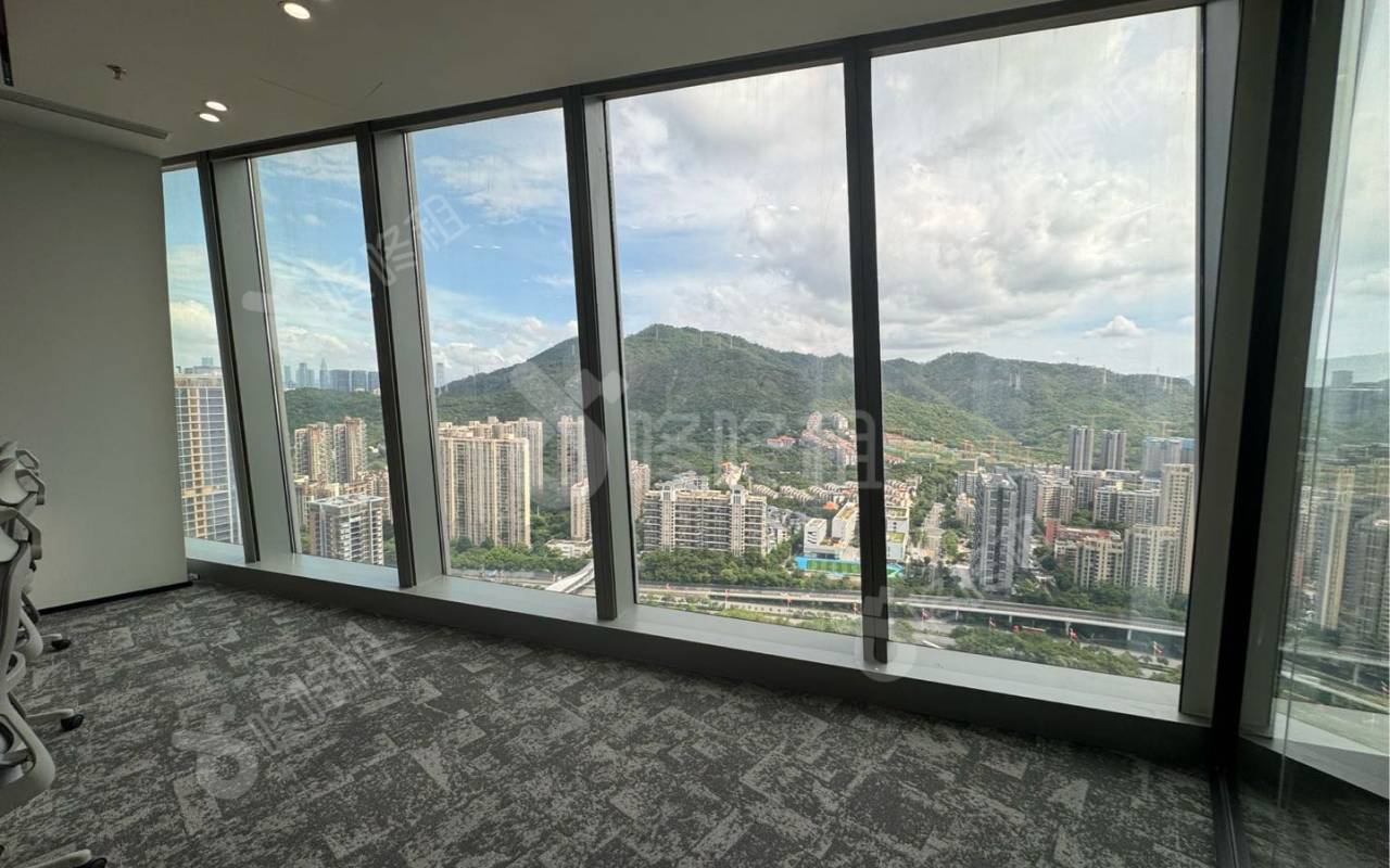 世茂前海中心（前海世茂大厦）_135.86平_精装_办公室开间