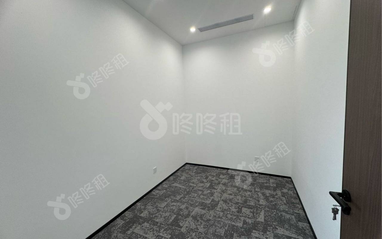 世茂前海中心（前海世茂大厦）_135.86平_精装_办公室隔间