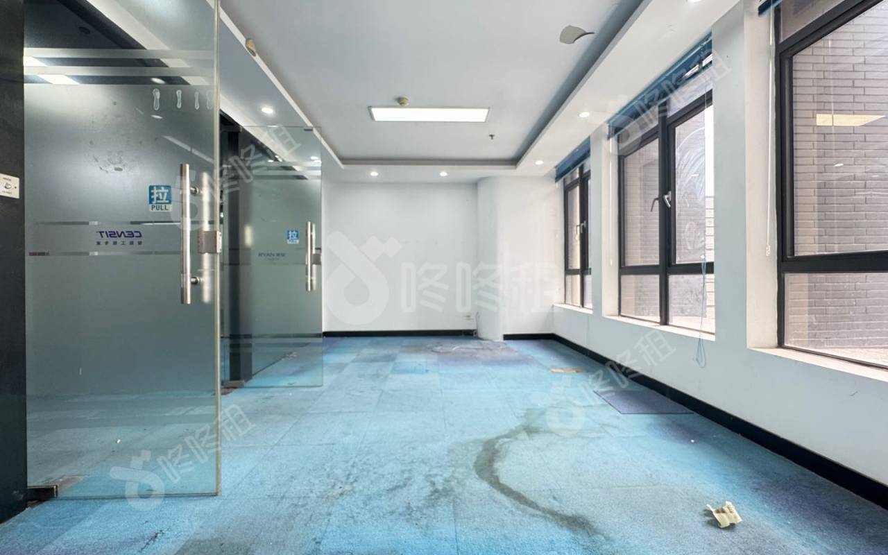 特发信息港_585平_精装_办公室隔间