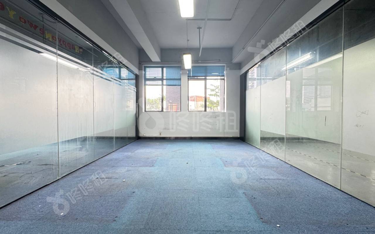 特发信息港_585平_精装_办公室隔间