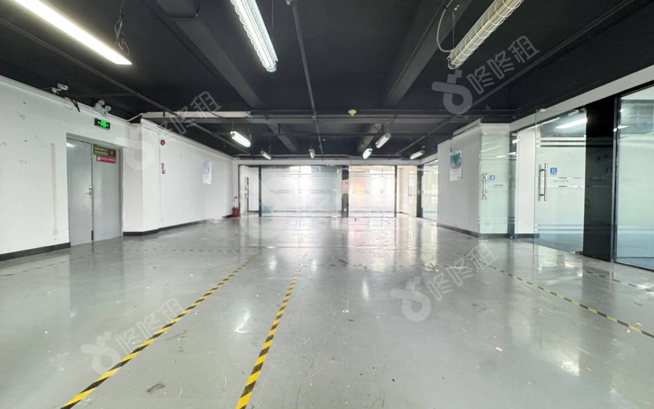 特发信息港_585平_精装_办公室开间