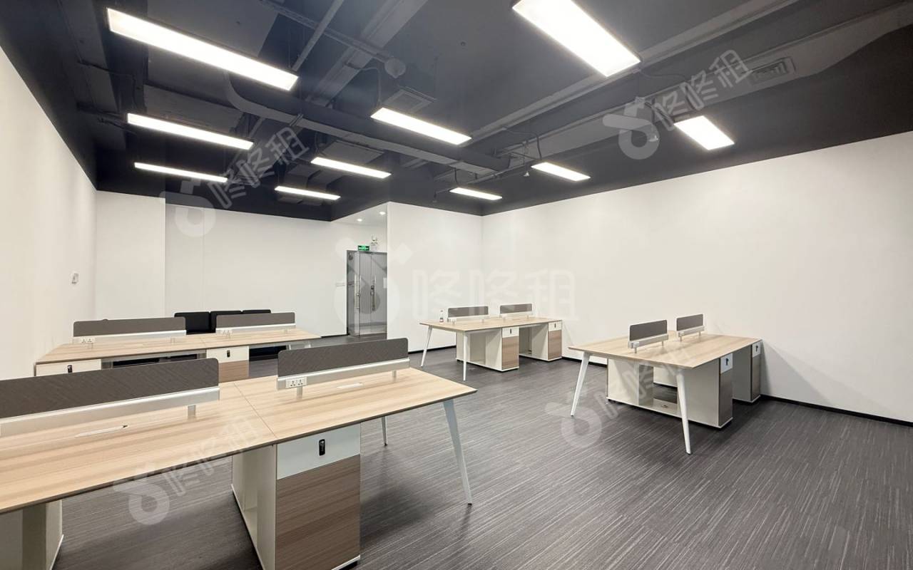 满京华SOHO艺峦_189平_豪装_办公室开间