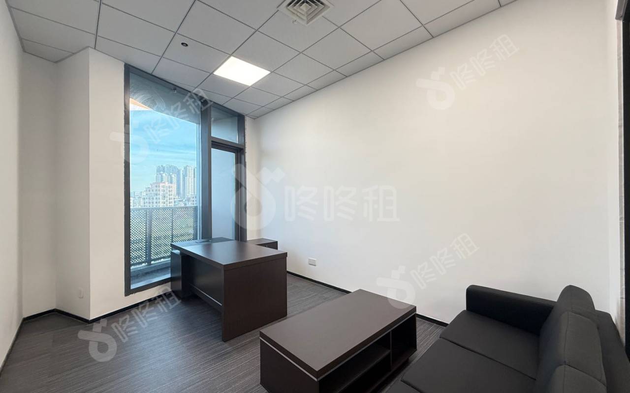 满京华SOHO艺峦_189平_豪装_办公室隔间