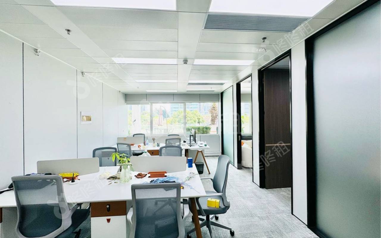 联想大厦_130平_精装_办公室开间