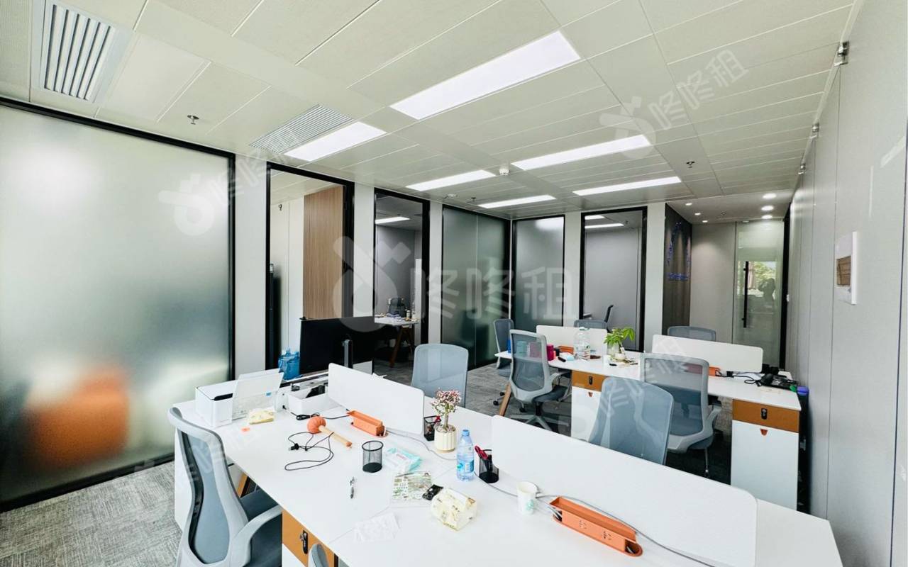 联想大厦_130平_精装_办公室开间