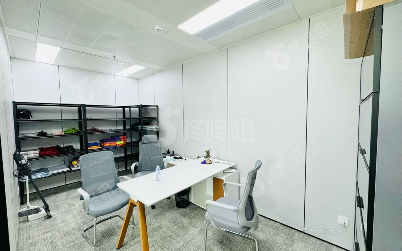 联想大厦_130平_精装_办公室隔间