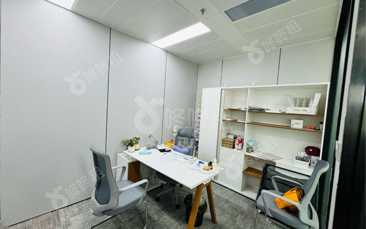 联想大厦_130平_精装_办公室隔间