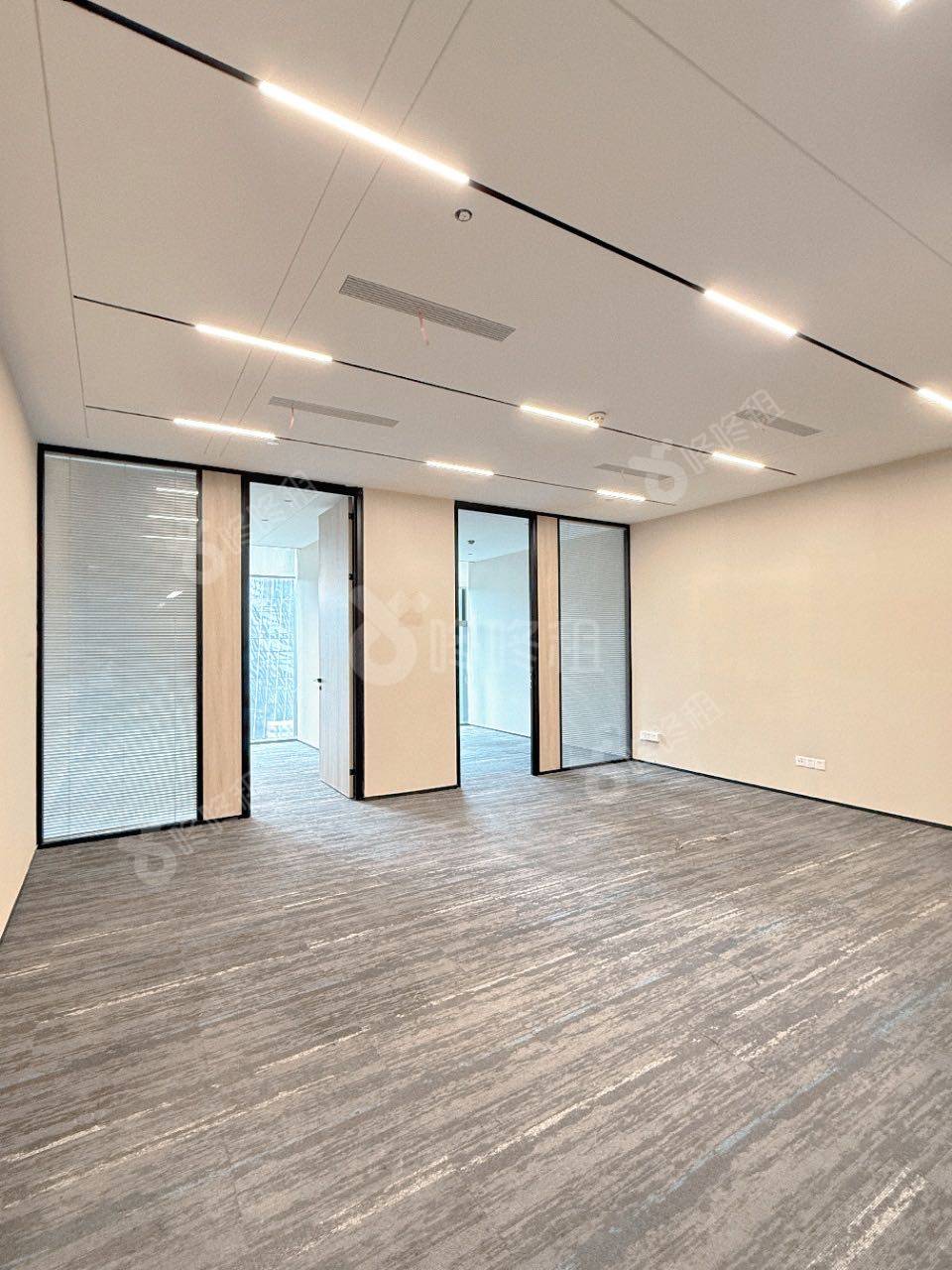 前海香缤国际金融中心_151平_精装_办公室开间