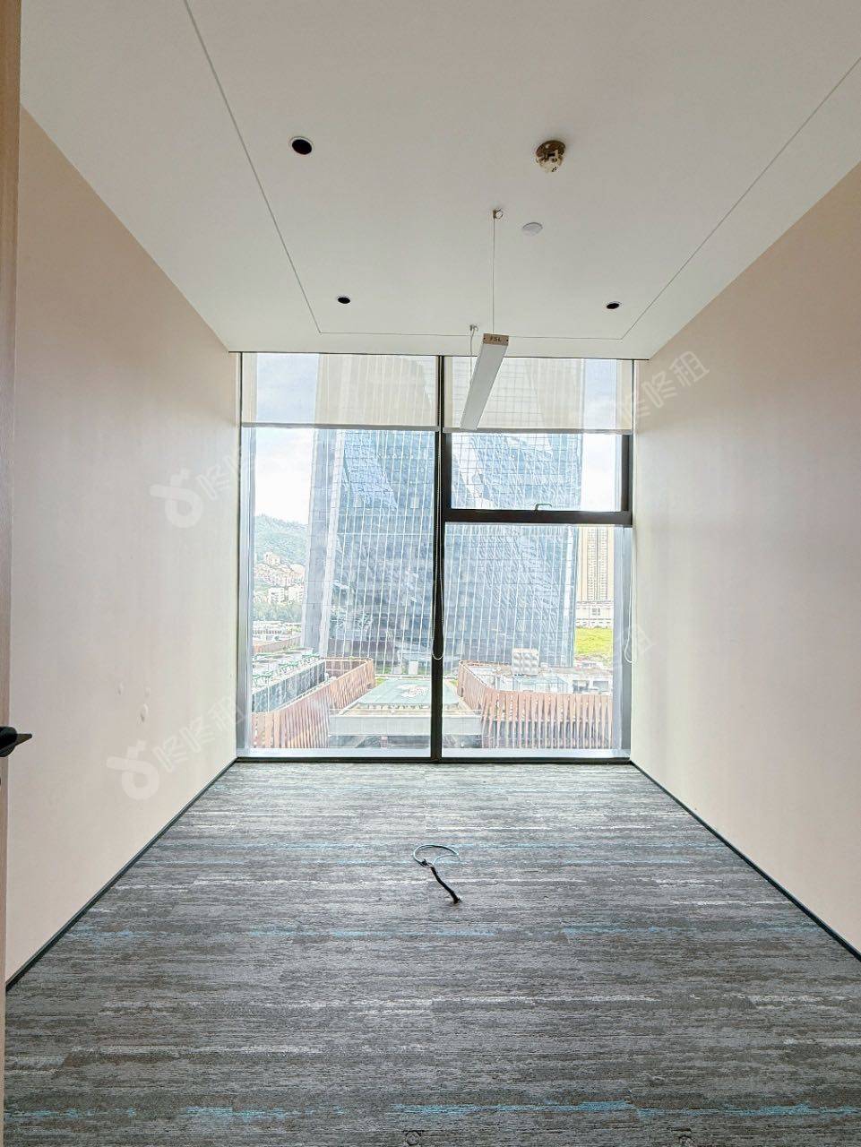 前海香缤国际金融中心_151平_精装_办公室隔间