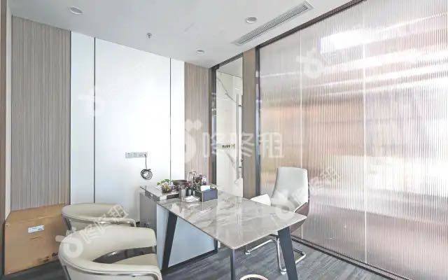 前海鸿荣源中心_322平_精装_办公室隔间