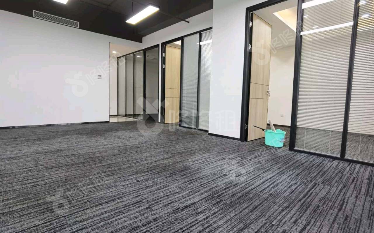 TCL国际E城_158平_精装_办公室开间