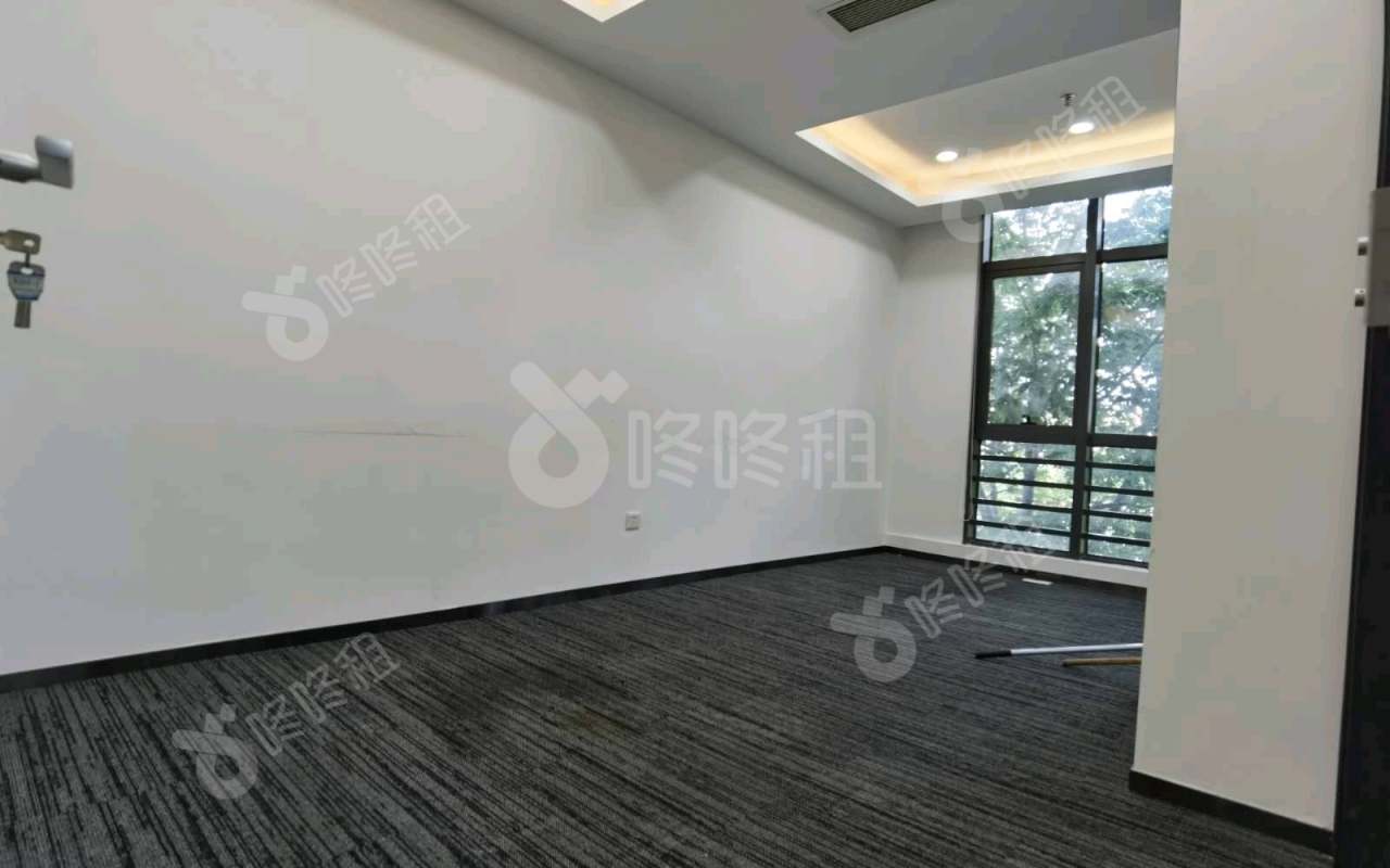 TCL国际E城_158平_精装_办公室隔间