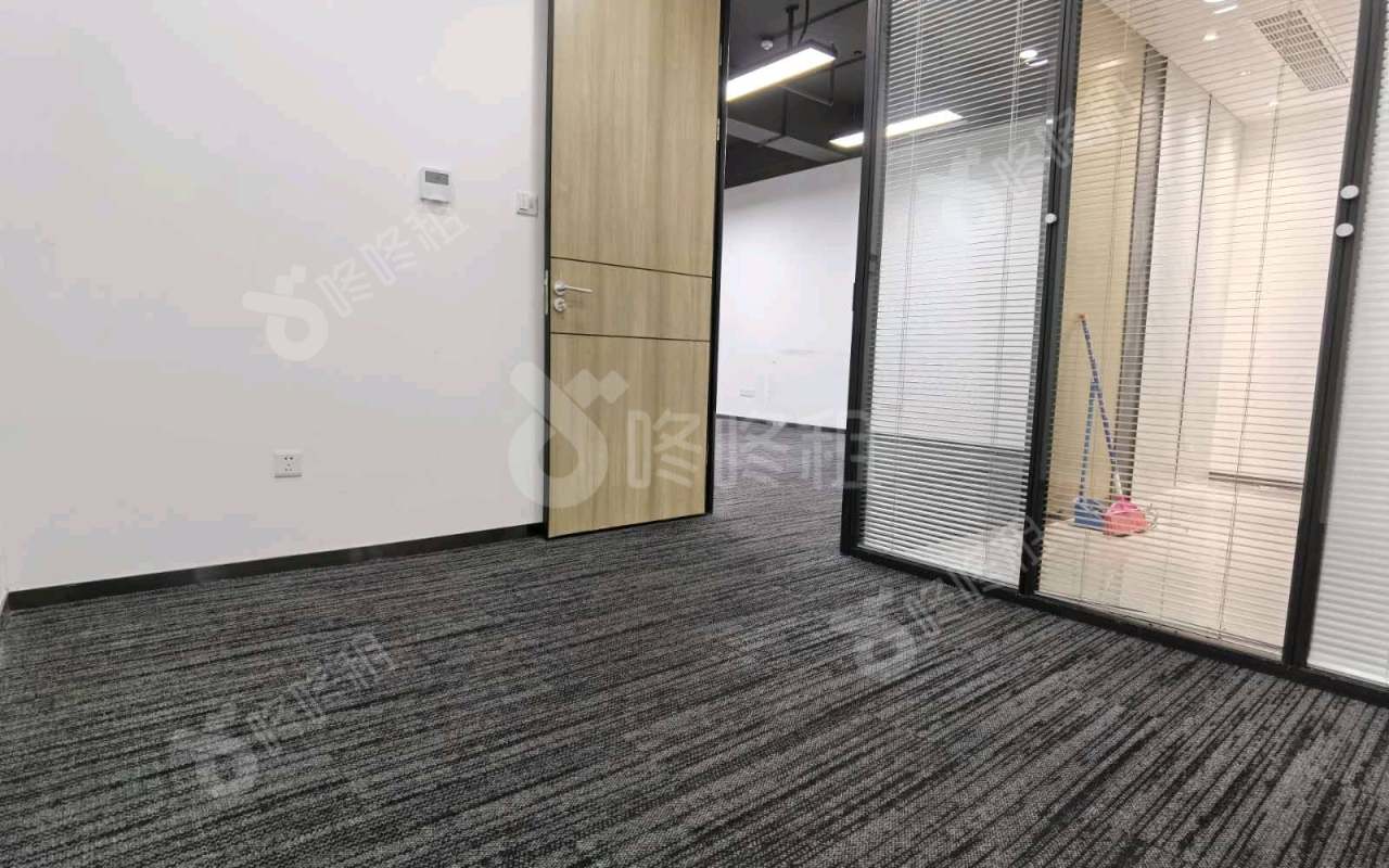 TCL国际E城_158平_精装_办公室隔间