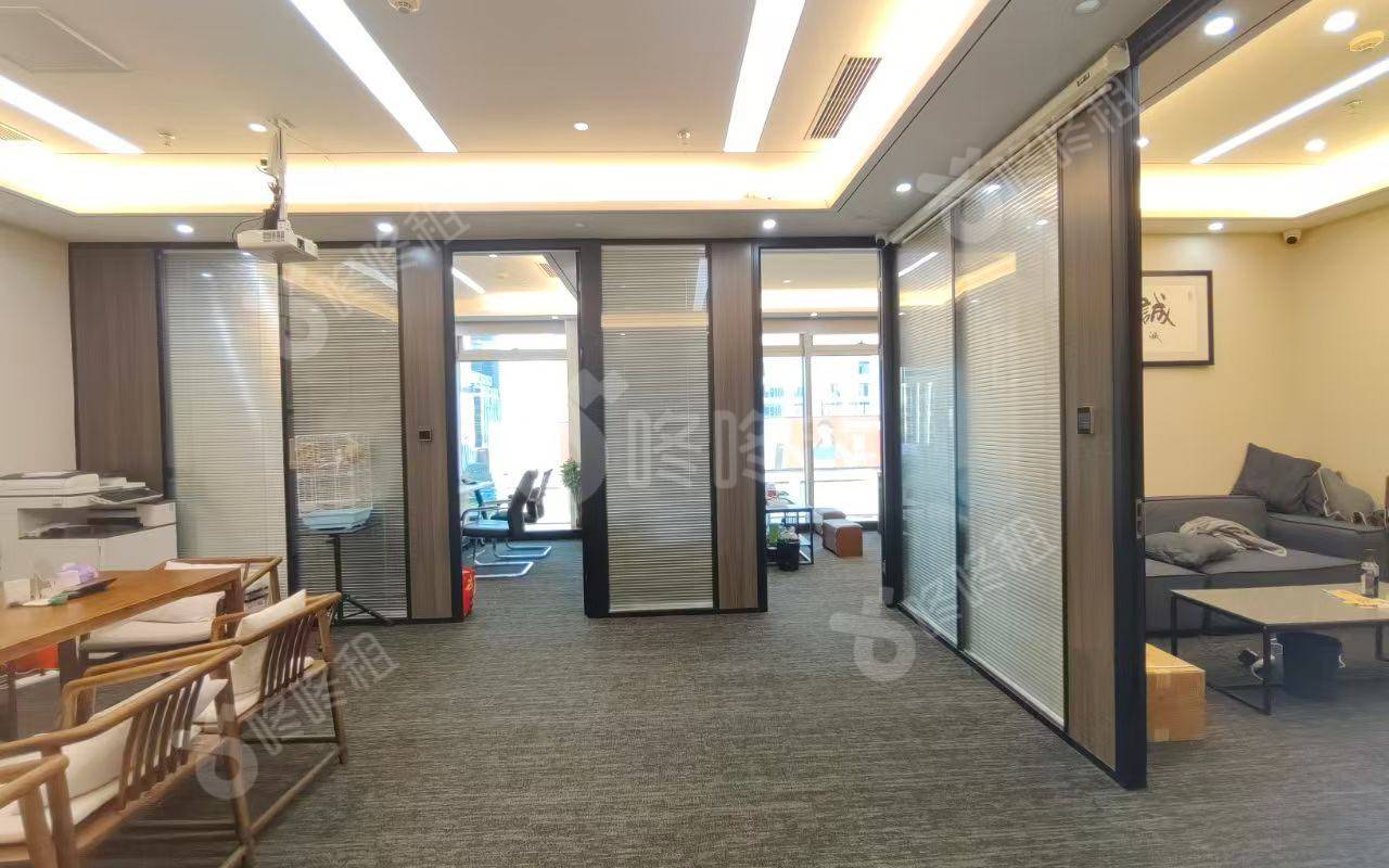 卓越世纪中心_218平_精装_办公室开间